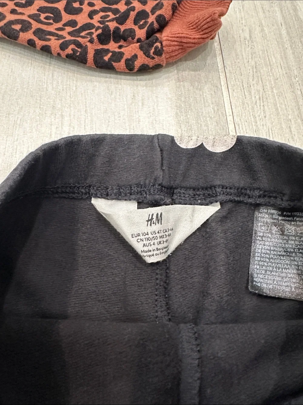 H&M 4T Leopard Print Leggings and Sweatshirt Matc Set with Gray Heart Leggings